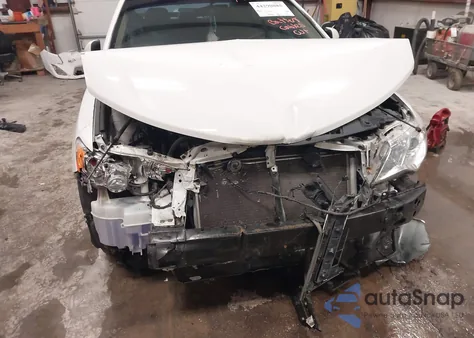 2014 Toyota Camry Le z USA, uszkodzony, nr VIN 4T1BF1FK3EU454874